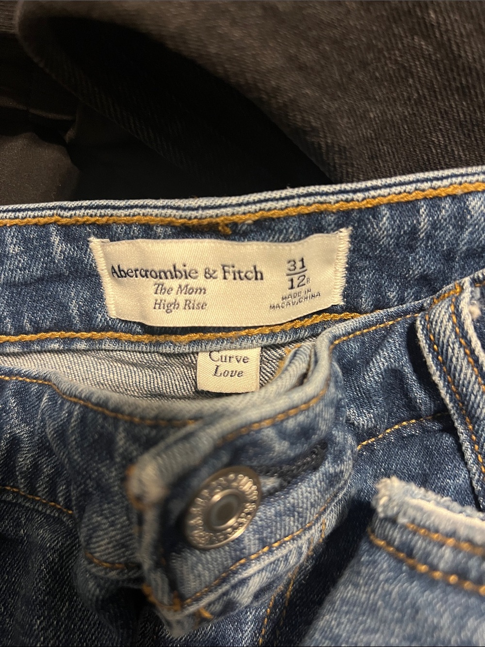 Abercrombie & Fitch The Mom High Rise Curve Love 31 / 12R